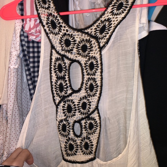 White crocheted linen tank - Picture 3 of 4